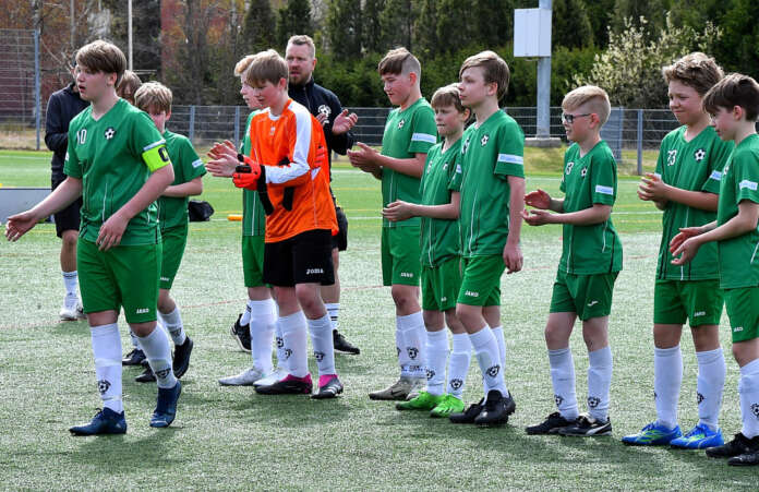SoVon P13-juniorit kukistivat kauden ensimmäisillä kierroksilla salolaisvastustajansa, mutta joutuivat sitten taipumaan tappioon Littoisissa.