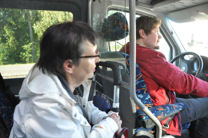 Palveluliikenne muuttuu nyt asiointiliikenteeksi. Asiakkaita on ollut viime vuonna reiteillä kolmesta kymmeneen per kerta.