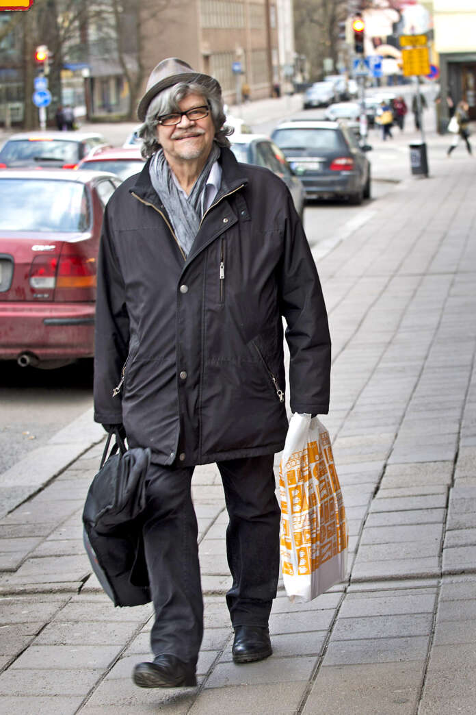 M. A. Numminen saapuu kotikaupunkiinsa keskustelemaan uusimmasta kirjastaan, joka kertoo hänen nuoruuden muistoistaan Somerolta.