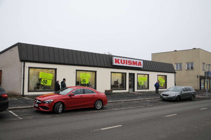 Liiketila Joensuuntien varressa ei tule jäämään tyhjäksi. Muovitarvike Kuisma siirtää siihen muuta liiketoimintaansa.