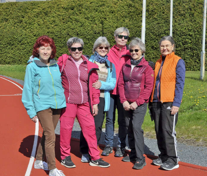 Paula Mattila, Erja Hurri, Marjut Tervo, Pirjo Ramsay, Tarja Siivonen ja Seija Vanhanen osallistuivat 5,4 kilometrin kävelylenkille.