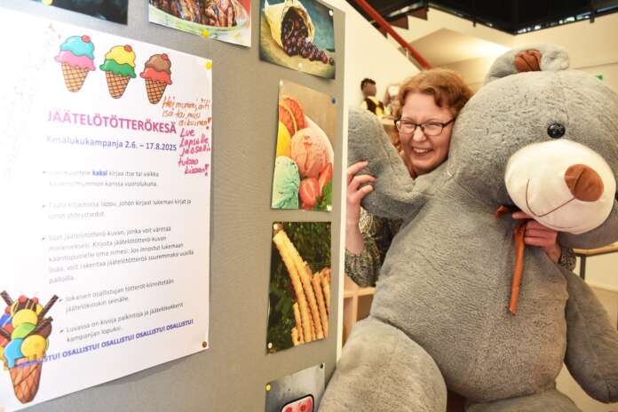 Kirjastonhoitaja Eija Kopponen sanoo, että lasten kesäkampanjanurkkaan voi mennä tutustumaan lastenkirjoihin, mutta myös osallistua lasten kesälukukampanjaan. Palkintoja on luvassa.